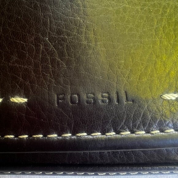 Fossil Black Leather Tri-Fold Wallet - Picture 2 of 12